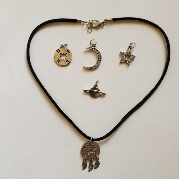 Black Choker with multiple charms🌟 - Picture 1 of 2